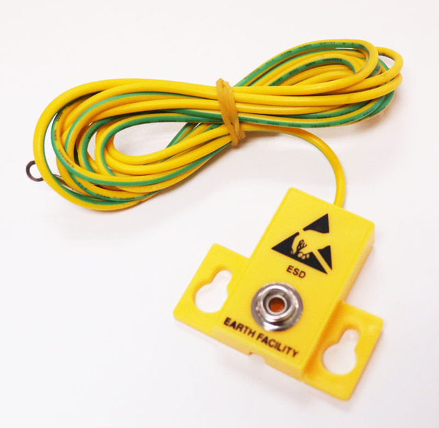 European Standard Anti-Static ESD Earthing Plug L-Type Grounding Socket with 3X10mm Yellow Button