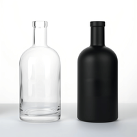 Bouteille de liqueur, spiritueux, vodka, whisky, gin, rhum, huile d'olive, emballage personnalisé en verre rond noir mat nordique avec bouchon en liège