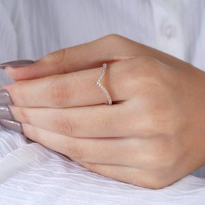 Bague élégante en argent plaqué, forme en V, avec cristaux, pour femme, style minimaliste, pour mariage, anniversaire, fiançailles, usage quotidien, cadeau de bijoux - Product Image 4