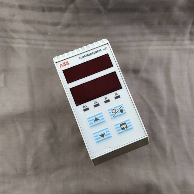 COMMANDER 100 UNIVERSAL PROCESS CONTROLLER C100/0100/STD Process Controller PLC