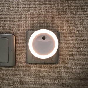 إضاءة ليلية LED دائرية الشكل بسعر المصنع، بلون مخصص وإضاءة دافئة بيضاء، مع مستشعر حركة للأطفال والرضع - Product Image 5