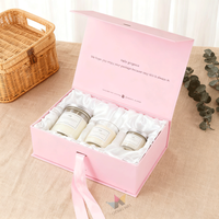 Boîte cadeau personnalisée en carton rigide de luxe moderne réutilisable avec fermeture magnétique, doublure en éponge et finition mate