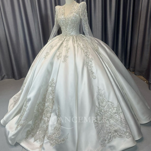 Robe de mariée Lscm110 en satin et dentelle d'Alençon ivoire, style robe de bal, luxueuse et moderne, avec perles et sequins, décolleté cœur et traîne chapelle - Product Image 6