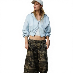 Sweat-shirt à capuche court pour femme, bleu clair, manches longues, fermeture éclair, décontracté, couleur unie, polaire, hiver, logo frontal - Product Image 1