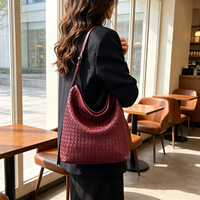 Sac Seau Tissé à la Main de Luxe de Haute Qualité en Gros, Sac Fourre-tout Grande Capacité en Cuir PU Souple, Sac à Bandoulière Tendance Populaire pour Femmes