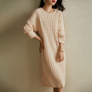 <span class=keywords><strong>Robe</strong></span> en tricot <span class=keywords><strong>mi</strong></span>-<span class=keywords><strong>longue</strong></span> à col ras du cou en pure <span class=keywords><strong>laine</strong></span> - Product Image 3