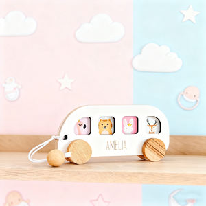 PAFU Bus en bois personnalisé, cadeau de premier anniversaire pour bébé garçon et fille, <span class=keywords><strong>voiture</strong></span> jouet avec nom personnalisé pour tout-petits et cadeau de baptême - Product Image 2