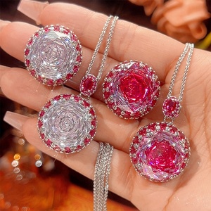 Ensemble de bijoux de mariage 2 pièces pour femme, bague et collier en cuivre écologique, zircon rouge taille rose 18 mm, plaqué rhodium - Product Image 2