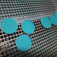 Machine de presse de plateaux en aluminium d'alignement entièrement automatique de Kemawell pour la production cosmétique de maquillage d'ombre à paupières de fard à joues de poudre