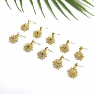 Boucles d'oreilles pendantes en cuivre doré incrustées de zircon à motif floral pour femmes, bijoux de fête, tige en argent 925, origine Yiwu - Product Image 1