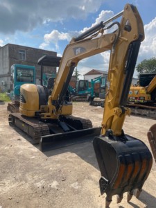 מחפרון CAT 304 משומש דגם 2024, 4 טון, צריכת דלק נמוכה, מיני מחפרון לבנייה ולחקלאות - Product Image 1