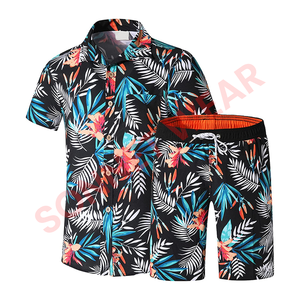 Ropa de playa cómoda para hombres con diseño elegante y tela de secado rápido perfecta para nadar y relajarse - Product Image 1