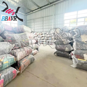 กระเป๋าถือสตรีสต็อกโรงงานจีนขายส่งราคาถูก กระเป๋ามือสองหนังสะพายไหล่ กระเป๋ามือสองแบบมัดเป็นก้อน วีไอพีแบบคละก้อน - Product Image 4