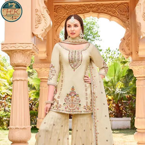 ชุดชาราราปักลายสีเขียวอ่อนสุดหรูสำหรับผู้หญิง ชุดแต่งงานแบบอินเดียดั้งเดิม ชุดงานเลี้ยง พร้อมผ้าคลุมไหล่ - Product Image 1