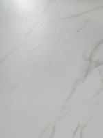 Carrelage en porcelaine aspect marbre blanc mat 600x1200, veine grise fine, antidérapant, isolation thermique, pour murs et sols, idéal villas modernes, parcs et hôtels