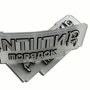 衣料品用オリジナル高周波エンボスTPUロゴパッチラベル＆3D立体感ソフト熱転写ラベル - Product Image 1