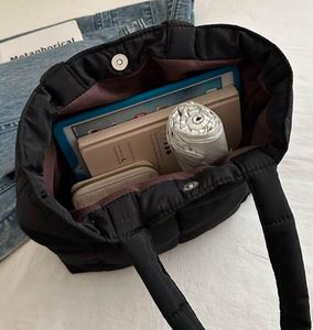 Sac fourre-tout matelassé pour femme, nouvelle collection 2026, sacs à main de créateur tendance, sacs matelassés personnalisés pour femme, vente en gros - Product Image 3