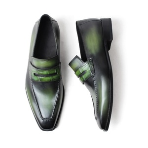 Mocasines de Hombre de Lujo con Patrón de Cocodrilo en Degradado Verde y Negro, Zapatos de Vestir de Cuero Premium, Zapatos Tradicionales Árabes Thobe Sin Cordones - Product Image 6