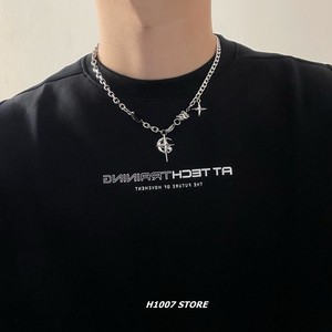 Collar de acero de titanio de estilo callejero de lujo para hombre, cadena de cuentas con diseño de luna y estrella de zafiro negro para ocasiones de fiesta - Product Image 3