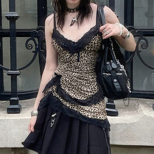 Camisole en dentelle à imprimé léopard pour femme, style doux et sexy, coupe ajustée, col en V, haut ajusté - Product Image 1