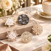 Broches florales vintage de luxe unisexe, perles, strass, cristal, flocon de neige, cadeau de mariage, élégant, chic, alliage de zinc plaqué or