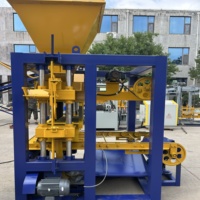Machine à Briques de Ciment Automatique QT4-24 pour Petites et Moyennes Usines