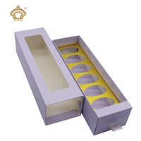 Boîte à macarons en forme de tiroir pliable en matériaux recyclés avec séparateur intérieur en papier, fenêtre transparente et gaufrage pour l'emballage des macarons