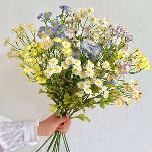 Bouquet de marguerites artificielles Qingyu Chronicle en soie – Blanc, Jaune, Bleu clair, Rose, Violet – Décoration printanière pour la maison et photographie en extérieur - Product Image 4