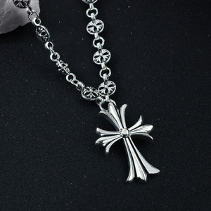 Collar Vintage con Cruz de Flores <span class=keywords><strong>para</strong></span> <span class=keywords><strong>Hombre</strong></span> - Colgante Gótico Punk con Cruz de Llama, Cadena de Clavícula Plateada Envejecida - Product Image 2