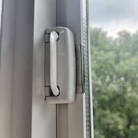Fenêtre coulissante extérieure moderne en PVC/UPVC avec écran en verre trempé, résistante aux ouragans, surface finie, quincaillerie en fibre de verre/nylon