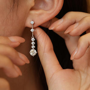 ต่างหูระย้าทรงยาวประดับมอสซาไนต์ ชุบทอง 18K เงินแท้ 925 ดีไซน์เก๋ ทันสมัย เหมาะสำหรับผู้หญิงในงานแต่งงาน - Product Image 6