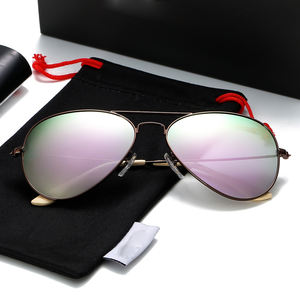 <span class=keywords><strong>Occhiali</strong></span> da sole classici retrò <span class=keywords><strong>vintage</strong></span> all'ingrosso <span class=keywords><strong>occhiali</strong></span> da sole da donna polarizzati per l'aviazione di moda in metallo dorato 2023 - Product Image 2