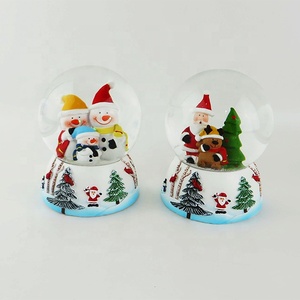 Globe de neige de Noël en résine, avec figurines de bonhomme de neige et de Père Noël, idéal pour les cadeaux - Nouveauté en promotion - Product Image 6