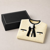Robe en tricot élégante jaune en tweed français, coupe ajustée, col rond, avec nœud décoratif et volants, pour femme, collection été 2026