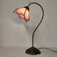 Lampe de table décorative moderne TFT-1156 à 2 lumières en verre teinté avec motif floral, cadre métallique et ampoule à incandescence