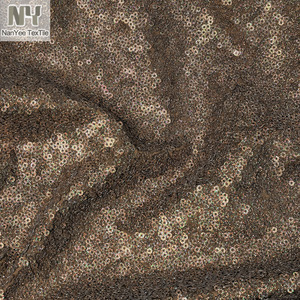 Tela de Punto Elástica Nanyee Textile Micro de 3 mm con Lentejuelas Brillantes Color Café Oscuro Bordadas en Toda la Superficie - Product Image 1
