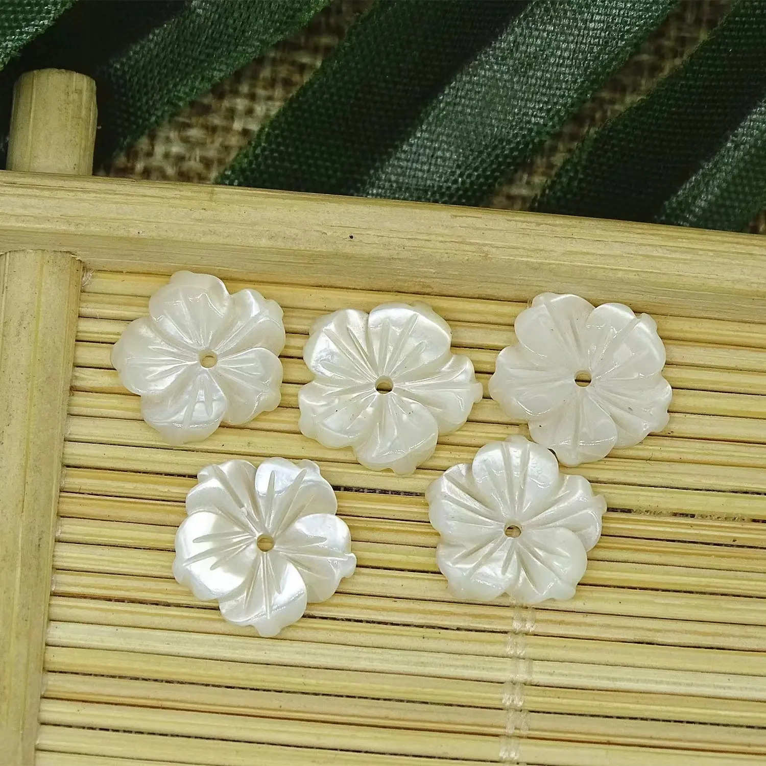 Carcasa tallada a mano de flores, Concha blanca Natural, Perla madre para joyería