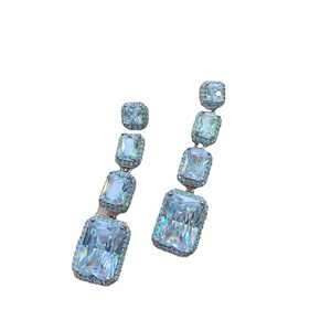 Boucles d'oreilles pendantes longues en cuivre plaqué argent, zircon blanc et jaune taille radiant, bijoux de mode écologiques pour un style rétro élégant - Product Image 1