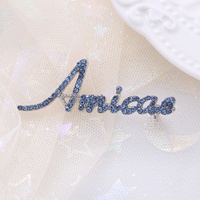 Strass grec triangle delta dame fortitude broche breloques 1913 ans cristal rouge lettre broche broches