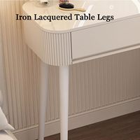 Bureau de toilette moderne crème avec poignées dissimulées, miroir LED nuage 3 couleurs et armoire latérale interchangeable.