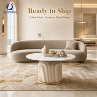 Table basse ronde avec plateau en pierre frittée, piétement cannelé en PU et anneau en acier inoxydable doré, fabrication Foshan, vente en gros OEM