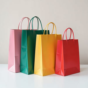 Sac cadeau de luxe avec poignée en ruban, imprimé sur mesure pour l'emballage d'accessoires vestimentaires haut de gamme et la présentation en vitrine - Product Image 1