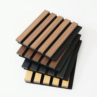 Panneaux acoustiques modernes en lattes de bois absorbant le son, panneaux muraux en fibre de polyester pour la décoration du home cinéma et du salon