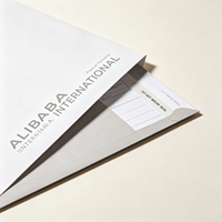 Enveloppes en papier kraft blanc personnalisées en gros avec logo pour l'emballage des vêtements
