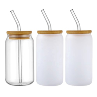 Gobelets en verre borosilicate givré réutilisables de 16 oz en forme de canette de bière avec couvercles et pailles