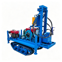 Foreuse à chenilles compacte et robuste pour puits d'eau et foreuse rotative pour puits d'eau avec tête oscillante pour formations instables