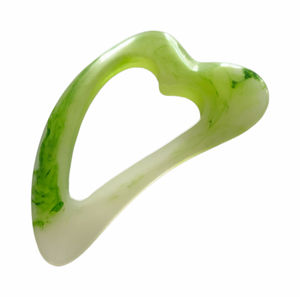 Masajeador Facial de Resina Personalizado, Gua Sha Grande Plano en Forma de Corazón, Piedra Guasha Verde - Product Image 1
