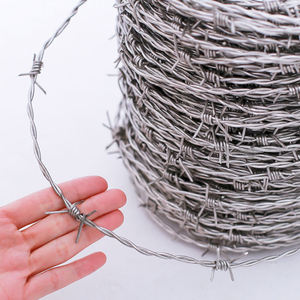 <span class=keywords><strong>Alambre</strong></span> <span class=keywords><strong>de</strong></span> púas <span class=keywords><strong>de</strong></span> acero inoxidable con nudo cuadrado y crimpado para un agarre mejorado, ideal para cercas <span class=keywords><strong>de</strong></span> protección en prisiones y uso en construcción. - Product Image 1