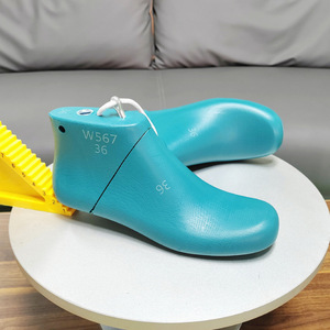 قالب حذاء نسائي أوروبي الطراز بلون الراوند الأصفر، مناسب لأحذية مارتن ذات النعل السميك، موديل W567 عالي الجودة من البلاستيك - Product Image 3