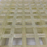 Carreaux de caillebotis en fibre de verre FRP Revêtement de sol pour bétail de garage Grilles d'incendie de camp Étapes d'échelle Drainage routier-Fibre de verre moulée